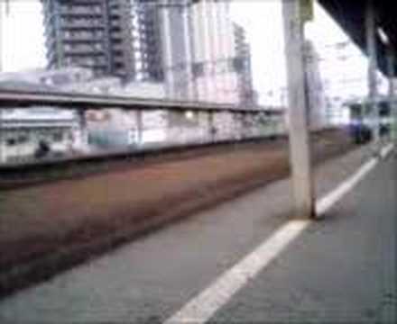 苗穂駅5番ホーム通過 (080527_1815~01.3gp) - Tue 27 May 2008 02:28:31 AM PDT