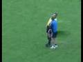 Arbitro bielorusso totalmente ubriaco in campo!