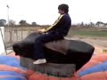 en un dia como hoy
cumplea�os de fede paso algo insolito en el club popeye
una baca trajo un toro mecanico
hay mas videos pero subo uno solo
xq se paso de divertido y gracioso

caida - porrazos - golpes -