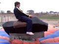 en un dia como hoy
cumplea�os de fede paso algo insolito en el club popeye
una baca trajo un toro mecanico
hay mas videos pero subo uno solo
xq se paso de divertido y gracioso

caida - porrazos - golpes -