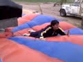 en un dia como hoy
cumplea�os de fede paso algo insolito en el club popeye
una baca trajo un toro mecanico
hay mas videos pero subo uno solo
xq se paso de divertido y gracioso

caida - porrazos - golpes -