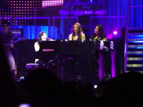Demi Lovato - Natural Woman (Cover) Live Hartford, CT 6-21-09 **Works in HQ**