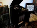a 1927 'rexonola 'model 30' prismaphonic' gramophone playing 'down the road a piece' by the 'will bradley trio'; ray mckinley on drums

rexonola's were australia's most successful 'talking machines' between 1910 and 1935.