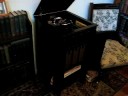 a 1927 'rexonola 'model 30' prismaphonic' gramophone playing 'down the road a piece' by the 'will bradley trio'; ray mckinley on drums

rexonola's were australia's most successful 'talking machines' between 1910 and 1935.