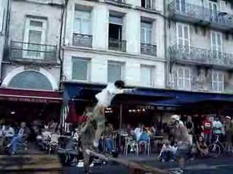 Spectacle culturel de rue à La ...