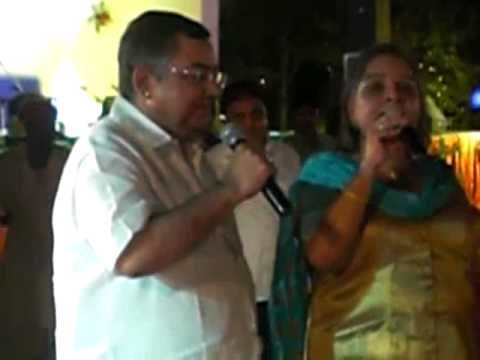 Vinod Dua sings Ishaaron Isharon men Dil Lene Wale