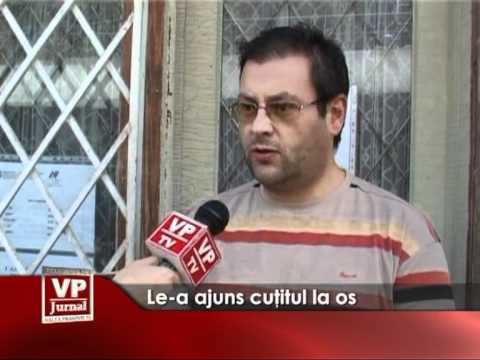 Le-a ajuns cuțitul la os
