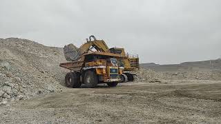 Shovel (Excavator) loading truck at Chadormalu - Huge Machines