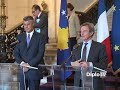 le premier ministre de la r�publique du kosovo, hashim tha�i, a �t� re�u le lundi 8 juin par le pr�sident de la r�publique. bernard kouchner a particip� � cet entretien et recevra ensuite hashim tha�i pour un d�jeuner de travail. cette visite en france est la premi�re de hashim tha�i depuis la d�claration dind�pendance du kosovo en f�vrier 2008. elle est pour la france loccasion de confirmer son plein soutien � ce jeune �tat. lettre du pr�sident de la r�publique, m. nicolas sarkozy, adress�e � m. fatmir sejdiu, pr�sident du kosovo (paris, 18 f�vrier 2008) monsieur le pr�sident, par lettre en date du 17 f�vrier, vous avez inform� la france de la d�cision prise par lassembl�e du kosovo le 17 f�vrier 2008 de proclamer lind�pendance du kosovo et de sengager � mettre en ?uvre lint�gralit� du statut pr�par� par lenvoy� sp�cial des nations unies, martti ahtisaari, y compris les dispositions en faveur de la communaut� serbe et lappel � une pr�sence internationale pour superviser la mise en ?uvre de ce statut par le kosovo. les ministres des affaires �trang�res des vingt-sept etats membres de lunion europ�enne, prenant acte de cette nouvelle r�alit�, ont confirm� aujourdhui lengagement europ�en au kosovo. jai lhonneur de vous informer que la france, en plein accord avec cette d�claration de lunion europ�enne, et tirant les cons�quences de la r�solution adopt�e par lassembl�e du kosovo le 17 f�vrier 2008, reconna�t d�s � pr�sent le kosovo comme un �tat souverain et ind�pendant. je  ... 