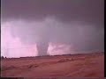 مقطع اعصار قمعي نادر جداً غرب القصيم قرية الخشيبي في عام 2000 شهر نوفمبر يةيوم17