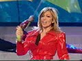 mar asenjo cantando bajo la lluvia