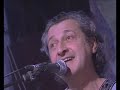 pas facile pour une momie de faire pipi avec toutes ses bandelettes... king-kong, est-il vraiment le champion du ring ? et un amour avec une jolie louve-garou est-il possible ?
tout premier titre de la collection � tintamarre �, monstres � tue-t�te ouvre le bal par un d�fil� des plus loufoques : cyclope, calamar g�ant, zumainzigouille, tante isabelle... tout le talent, la po�sie et l'humour d'alain schneider dans ces 14 chansons farfelues et endiabl�es !

http://www.editionsmilan-tintamarre.com