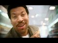 How will Gary Lineker react when Lionel Richie brings his message of sharing to the nation? Find out in the new advert for Walkers Extra Crunchy!