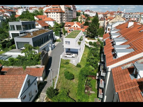 Video Atraktivní pozemek ve Vršovicích s projektem a stavebním povolením – připraveno ke stavbě!