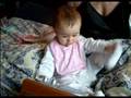 Baby magt/likes Kirchenlied/hymn am Radio