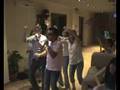 Miguel Bose y sus bailarinas