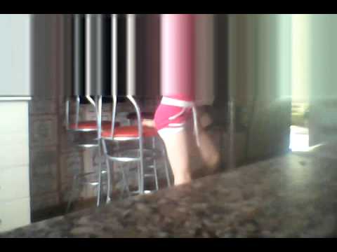 Девушка поставила камеру под стол и стала снимать как она мастурбирует на рабочем месте
