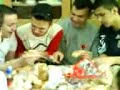 oua,sunca,mustar,paine,branza,fasole batuta,etc....in asta consta mic dejunul unui elev mai putin...normal