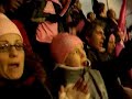malgr� une d�faite en h cup, le stade fran�ais peut compter sur ses surpporters � domicile comme � l'ext�rieur. un nouveau chant inaugur� lors de ce d�placement a permis de constater que nous �tions l�, pour notre club, de chanter devant la stupeur des gallois. je suis fier de notre maillot rose ou bleu � fleur...
bravo au virage des dieux.