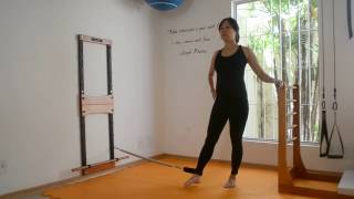 Fortalecimento de Adutores de Coxa em Pé na Prancha de Molas