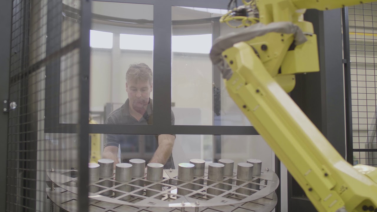 HALTER LoadAssistant: Az új sorozat előkészítése közben a robotkar tovább dolgozik