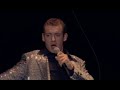 extrais d'un de ses spectacle