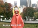 El Capità Diola viatja a Nova York amb la fita de donar a conèixer la seva cançó, el súper hit més solidari del moment: La Cançó de la Guardiola