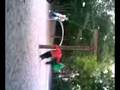 Sarah &' Sandra wollen Schaukel Justin hat aber keine Lust