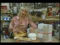 videos de Gadget GalÂ® shows a great way to roast garlic.