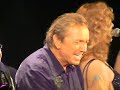 annie philippe au petit journal montparnasse: un triomphe!
l'�poustouflante annie philippe a mis le feu au petit journal!