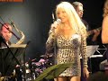 annie philippe au petit journal montparnasse: un triomphe!
l'�poustouflante annie philippe a mis le feu au petit journal!