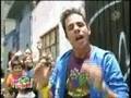 Jose Iorio en QUE TARDE TAN PADRE visitando casas