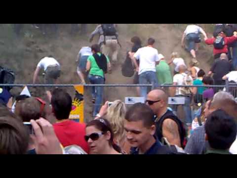 Balance oficial de la tragedia de “Loveparade”: 19 muertos y 342 heridos