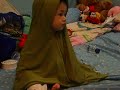 Syifa Memakai Jilbab Mama-nya