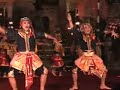 バリ、ウブドのジェゴグ　ダンス・ムカプンヌガラ地方で行われる水牛レースを表した踊りだが、これはウブドのジェゴググループ、ヨワナ・スアラの演奏パフォーマンス