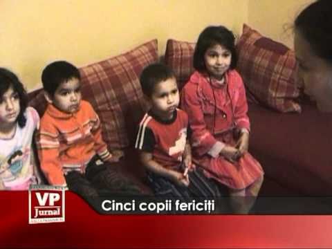 Cinci copii fericiţi