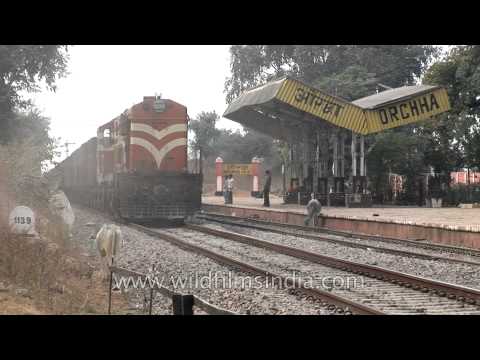how to reach khajuraho from mumbai by train