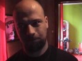 Flip Kowlier probeert Guitar Hero