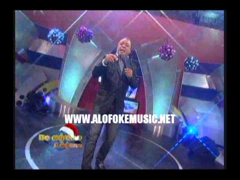 Michael Miguel burlao en pleno programa con un helicoptero de juguete -