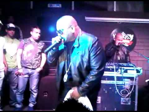 Franco El Gorila  -  Sexo Seguro / Pa Lo Oscuro @ Valencia, Venezuela (Live) (2011)
		 