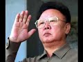 朝鮮民主主義人民共和国(北朝鮮)「金正日将軍の歌」です。歌詞김정일장군의 노래1.백두산 줄기 내려  금수강산 삼천리　장군님 높이 모신  환호서 울려 가네　태양의 위업 잇대신  인민의 령도자　만세! 만세!  김정일장군2.대지의 천만 꽃도  그 사랑을 전하고　동서해 푸른 물도  그 업적 노래하네　주체의 락원 가꾸신  행복의 창조자　만세! 만세!  김정일장군3.강철의 담력으로  사회주의 지키여　내 나라 내 조국을  세상에 떨치시네　자주의 기치 높이 든  정의의 수호자　만세! 만세!  김정일장군