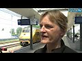 Het Nederlands Kamerkoor gaf vanmiddag op het station in Vlissingen een kort concert. Omdat het koor 75 jaar bestaat geven ze drie dagen lang verschillende concerten op stations in het hele land samen met lokale koren.
