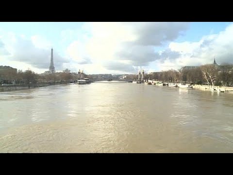 Die Seine in Paris steigt und steigt