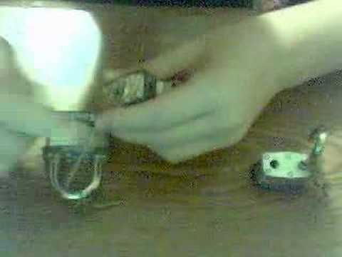 auQbi_fkdGE - Lockpicking a No1 Masterlock, a No3 Masterlock, and a No 5 masterlock.