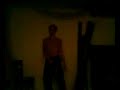 kerminator danse sur du vincent lagaf ! si vous arriver a reconnaitre cette danse j aimerais bien savoir son nom lol! la danse du bourr� peut etre lol