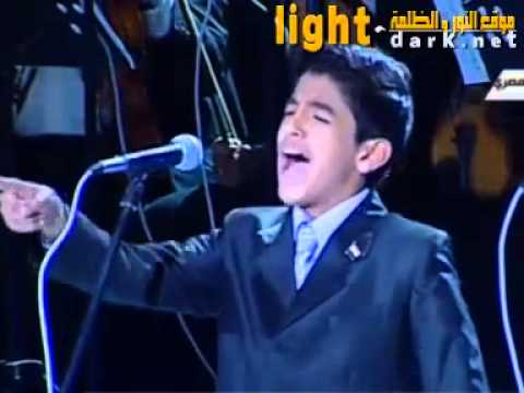 طفل يغني وهو يبكي لوالده احد شهداء الشرطة وبكاء الرئيس منصور والسيسي ومشهد مؤثر جدا
