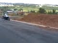 Quik ralando a placa