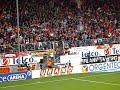 Mainz 05 - Paderborn: Stimmung nach dem Spiel, HUMBA Srđan Baljak!  Bruchwegstadion, Mainz, 15.04.2008Mainz 05: Ischdonat -- Hoogland, Subotic, Noveski, Rose -- Karhan, Gunkel (64. Amri), Pekovic (46. Soto), Feulner (75. Svensson) -- Baljak, BorjaTrainer: J. KloppSC Paderborn: Nulle -- Fall, Djurisic, Döring (65. Pisot), de Graef -- Schüßler, Lintjens (65. Goiffe à Goufan), Fischer, Halfar -- Bogavac (63. Damjanovic), LöbeTrainer: P. DotchevSchiedsrichter: C. Bandurski (Essen)Tore: 1:0 Baljak (29. Minute), 2:0 Borja (40. Minute), 3:0 Feulner (60. Minute), 4:0 Borja (61. Minute), 4:1 Damjanovic (63. Minute), 5:1 Borja (83. Minute), 6:1 Amri (90. Minute)Zuschauer: 19.000