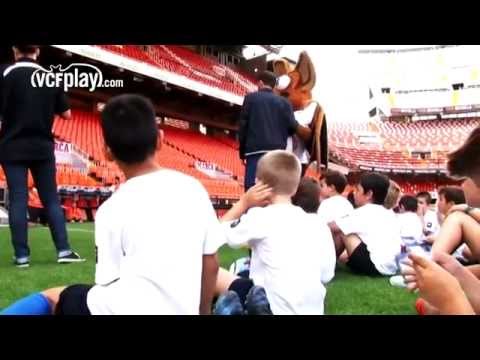Valencia CF: Más de 500 niños cumplen su sueño de 'pisar Mestalla' Valencia CF: Más de 500 niños cumplen su sueño de 'pisar Mestalla'