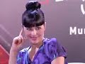Un chica vs 2 Reguetoneros